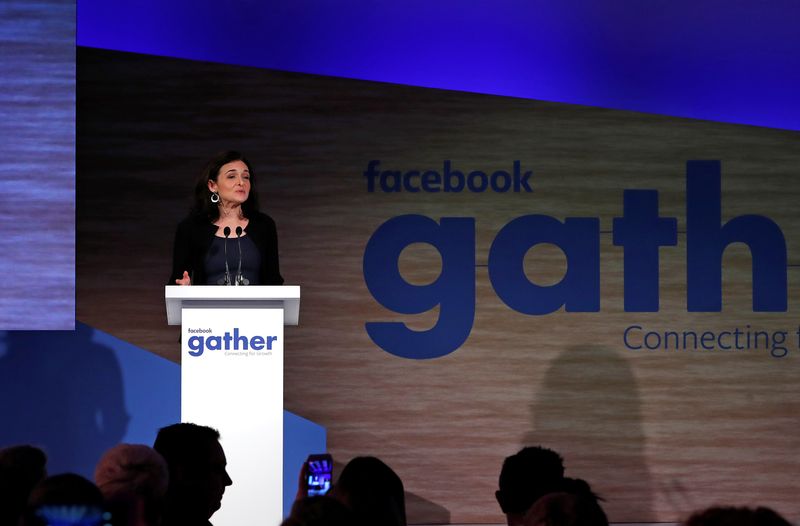 © Reuters. Sheryl Sandberg, Facebook's chief operating officer, addresses the Facebook Gather conference in Brussels, Belgium January 23, 2018. REUTERS/Yves Herman/File Photo