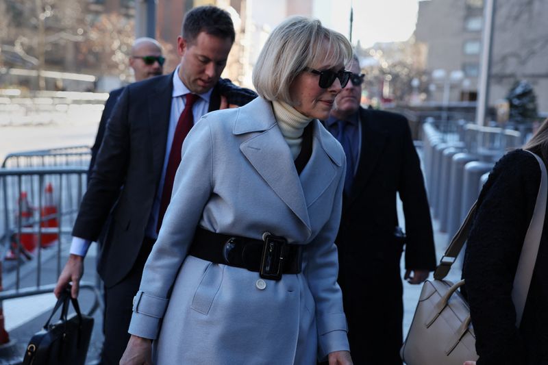 &copy; Reuters. E. Jean Carroll enters Manhattan Federal Court, in the second civil trial after she accused former U.S. President Donald Trump of raping her decades ago, in New York City, U.S., January 17, 2024. REUTERS/Shannon Stapleton/ File Photo
