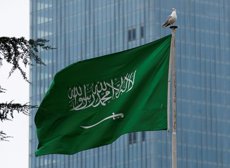 &copy; Reuters. Bandeira da Arábia Saudita no consulado do país em Istambul, na Turquia
20/10/2018 REUTERS/Huseyin Aldemir