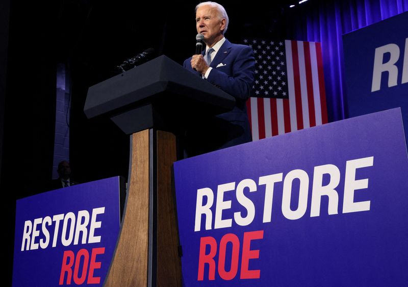 &copy; Reuters. FILE PHOTO: U.S. President Joe Biden delivers remarks on abortion rights in a speech hosted by the Democratic National Committee (DNC) at the Howard Theatre in Washington, U.S., October 18, 2022. REUTERS/Leah Millis/File Photo