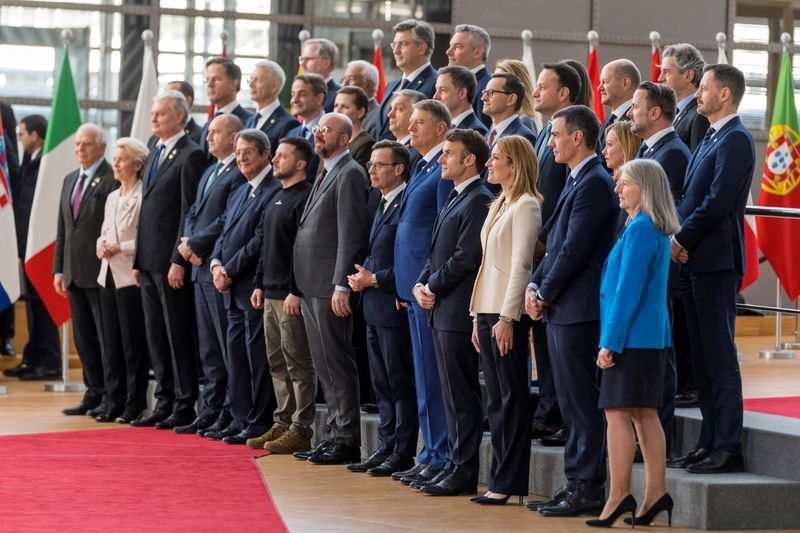 &copy; Reuters. FILE PHOTO: Ukrainian President Volodymyr Zelenskiy poses for a family photo during the European leaders summit, amid his second international trip since Russia's invasion of Ukraine, in Brussels, Belgium February 9, 2023. Daina Le Lardic/European Union 2