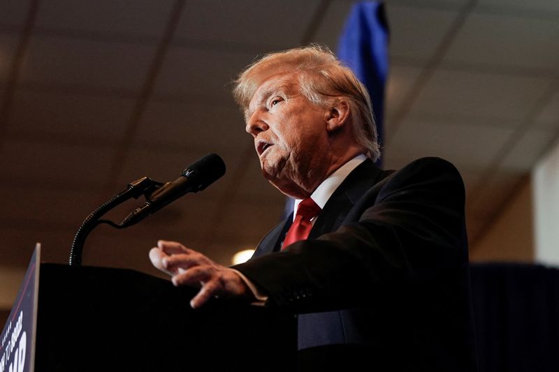 &copy; Reuters. Republican presidential candidate and former U.S. President Donald Trump speaks on stage during a campaign rally ahead of the New Hampshire primary election, in Atkinson, New Hampshire, U.S. January 16, 2024.  REUTERS/Elizabeth Frantz