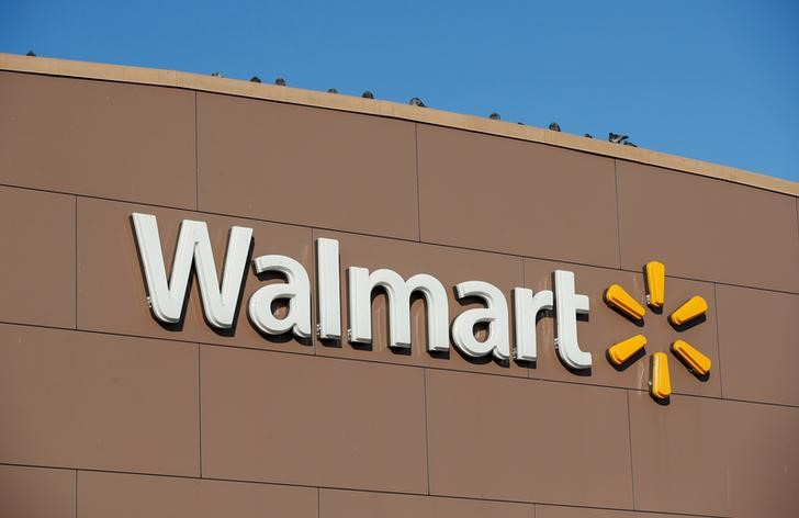Walmart to raise annual wages for US store managers