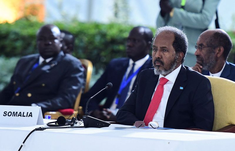 © Reuters. Somalia's President Hassan Sheikh Mohamud attends the Intergovernmental Authority on Development (IGAD) 42nd Extraordinary Session, at the State House in Entebbe, Uganda January 18, 2024. REUTERS/Abubaker Lubowa