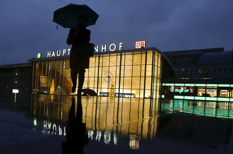 © Reuters. FILE PHOTO: A woman walks in front of the main railway station in Cologne, Germany, January 7, 2016. REUTERS/Wolfgang Rattay/ File Photo