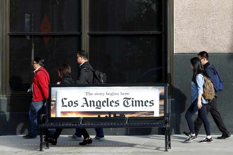 &copy; Reuters. FILE PHOTO: People walk past the building of Los Angeles Times newspaper, which is owned by Tribune Publishing Co, in Los Angeles, California, U.S., April 27, 2016. REUTERS/Lucy Nicholson