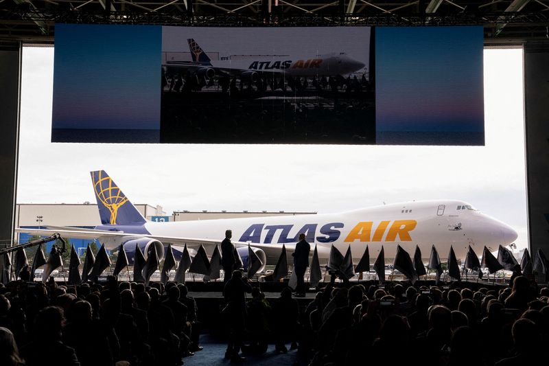 © Reuters. FILE PHOTO: John W. Dietrich, president and CEO of Atlas Air Worldwide, and Dave Calhoun, CEO of Boeing, converse on stage during the delivery of the final 747 jet at their plant in Everett, Washington, U.S. January 31, 2023.  REUTERS/David Ryder/File Photo