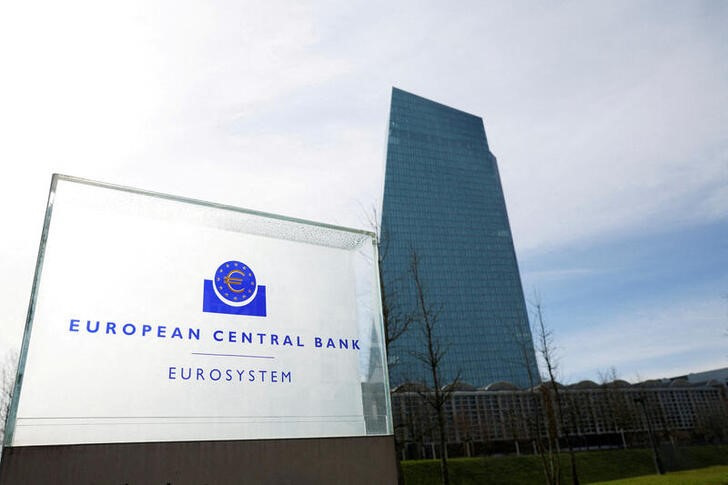 © Reuters. FILE PHOTO: A view shows the logo of the European Central Bank (ECB) outside its headquarters in Frankfurt, Germany March 16, 2023. REUTERS/Heiko Becker/File Photo