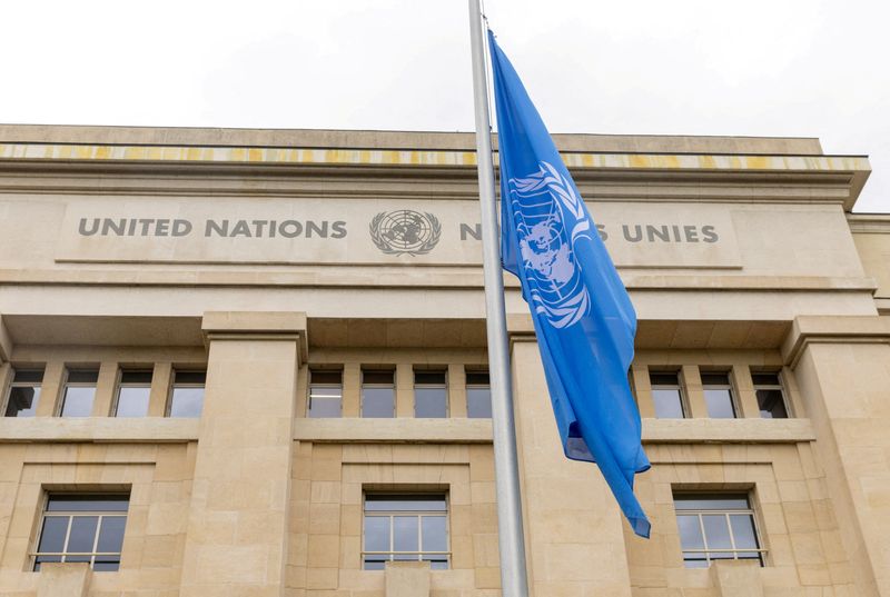 &copy; Reuters. علم الأمم المتحدة في جنيف بسويسرا يوم 13 نوفمبر تشرين الثاني 2023.  تصوير: دينيس باليبوس - رويترز.
