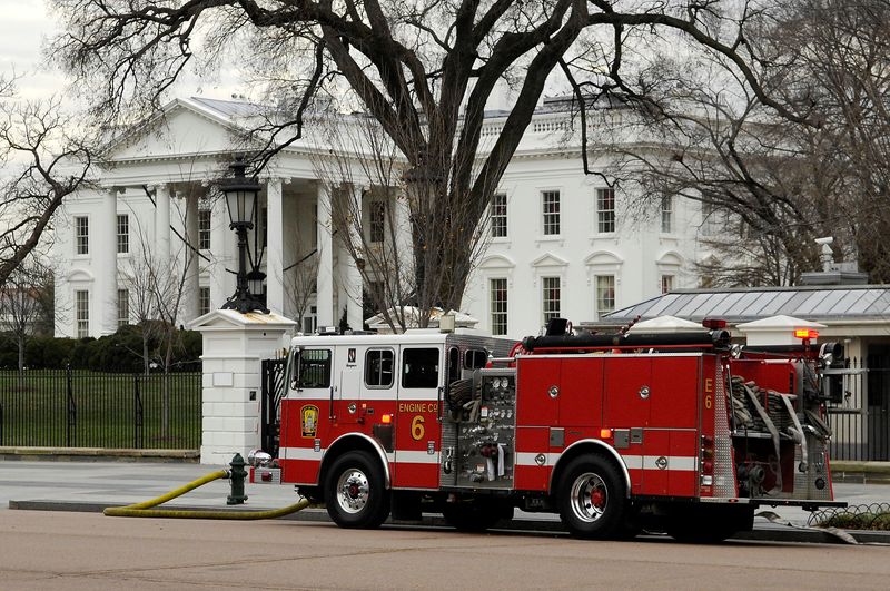 &copy; Reuters. FILE PHOTO: A firetruck is parked outside the White House after firefighters put out a fire near the ceremonial office of U.S. Vice President Dick Cheney in the Eisenhower Executive Office Building in Washington, December 19, 2007.  REUTERS/Jonathan Ernst