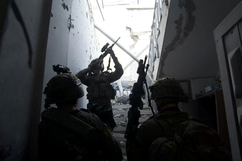 &copy; Reuters. Israeli soldiers take part in a ground operation, amid the ongoing conflict between Israel and the Palestinian Islamist group Hamas, in a location given as Gaza Strip, in this handout picture released on January 19, 2024. Israeli Army Handout/Handout via 