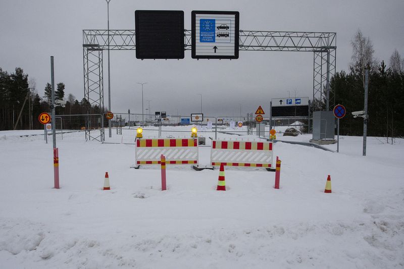 &copy; Reuters. FILE PHOTO: Barriers are placed at the closed Vaalimaa border check point between Finland and Russia in Virolahti, Finland, January 14, 2024. Finland, which shut all eight checkpoints along its eastern frontier with Russia again in December 2023 amid susp