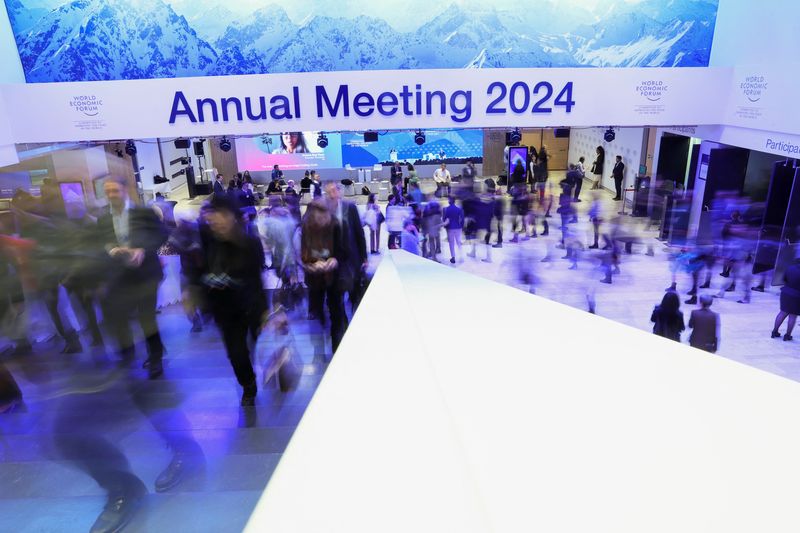 &copy; Reuters. People attend the 54th annual meeting of the World Economic Forum, in Davos, Switzerland, January 19, 2024. REUTERS/Denis Balibouse 