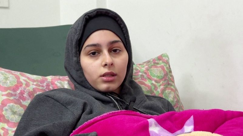 &copy; Reuters. A'hed Bseiso, una niña palestina cuya pierna fue amputada en casa sin anestesia, habla durante una entrevista con Reuters casi un mes después de la intervención, en la ciudad de Gaza 
Ene 17, 2024Reuters TV/via REUTERS