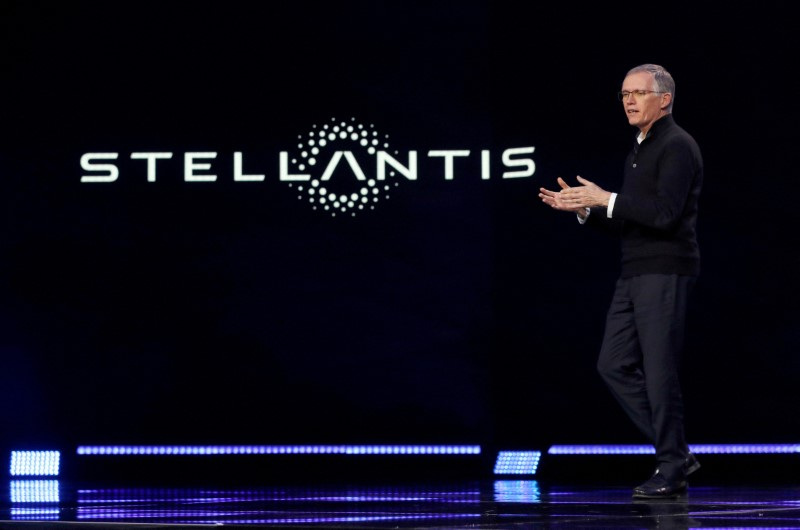 &copy; Reuters. FILE PHOTO: Stellantis CEO Carlos Tavares speaks during a Stellantis keynote address at CES 2023, an annual consumer electronics trade show, in Las Vegas, Nevada, U.S. January 5, 2023.  REUTERS/Steve Marcus/File Photo/File Photo 