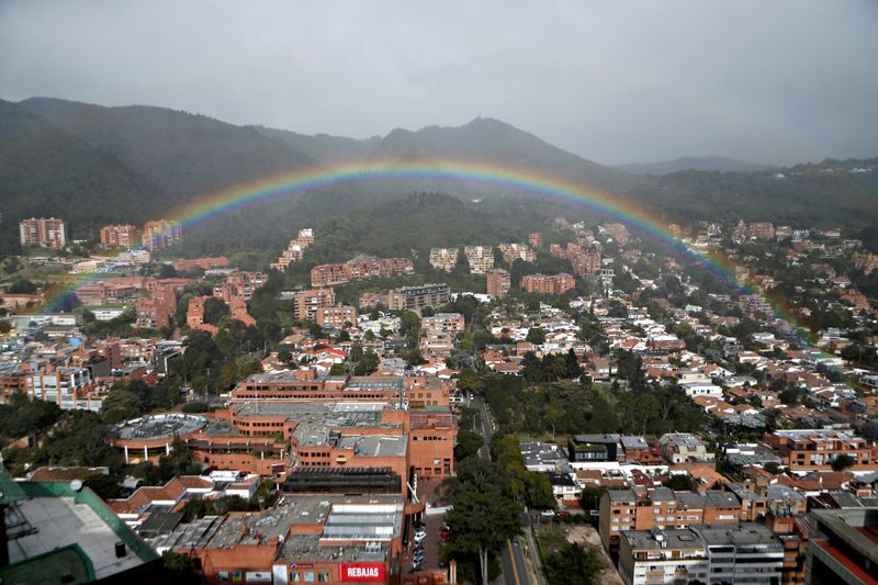 &copy; Reuters. FILE PHOTO: A rainbow appears over the eastern hills in Bogota, Colombia August 9, 2018. REUTERS/Luisa Gonzalez/File Photo