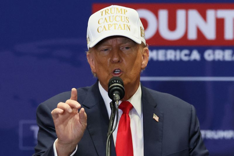 &copy; Reuters. Former U.S. President and Republican presidential candidate Donald Trump speaks as he campaigns in Indianola, Iowa, U.S., January 14, 2024. REUTERS/Brendan McDermid/File Photo