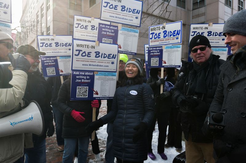 &copy; Reuters. Boston Mayor, Michelle Wu promotes the write-in campaign to put U.S. President Joe Biden’s name on the New Hampshire Democratic primary ballot, during a Get Out The Vote (GOTV) event in Manchester, New Hampshire, U.S. January 20, 2024.  REUTERS/Faith Ni