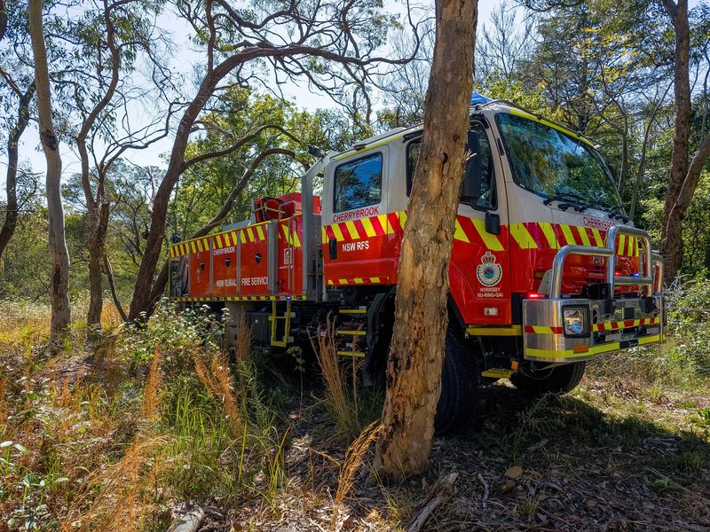 &copy; Reuters. FOTO DE ARCHIVO: Camión de bomberos del Servicio de Bomberos Rurales de Nueva Gales del Sur es visto en el lugar de una quema para reducción de peligros en Sídney, Australia. 10 de septiembre de 2023. REUTERS/Cordelia Hsu/Archivo