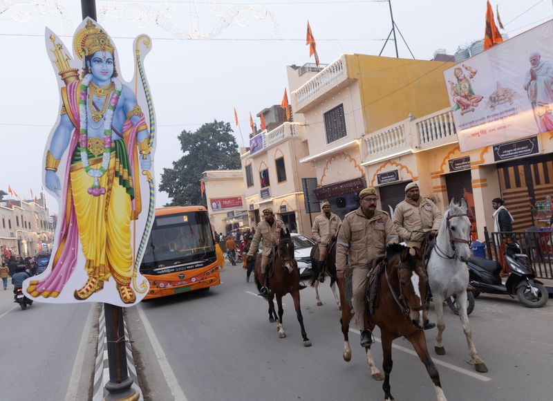 &copy; Reuters. Police officers patrol a street on horseback ahead of the opening of the temple of Hindu Lord Ram in Ayodhya, India, January 20, 2024. REUTERS/Adnan Abidi