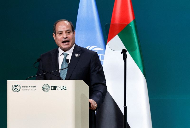&copy; Reuters. الرئيس المصري عبد الفتاح السيسي خلال إلقاء كلمة أمام مؤتمر الأمم المتحدة المعني بتغير المناخ كوب28 في دبي بالإمارات في الأول من ديسمبر كانون
