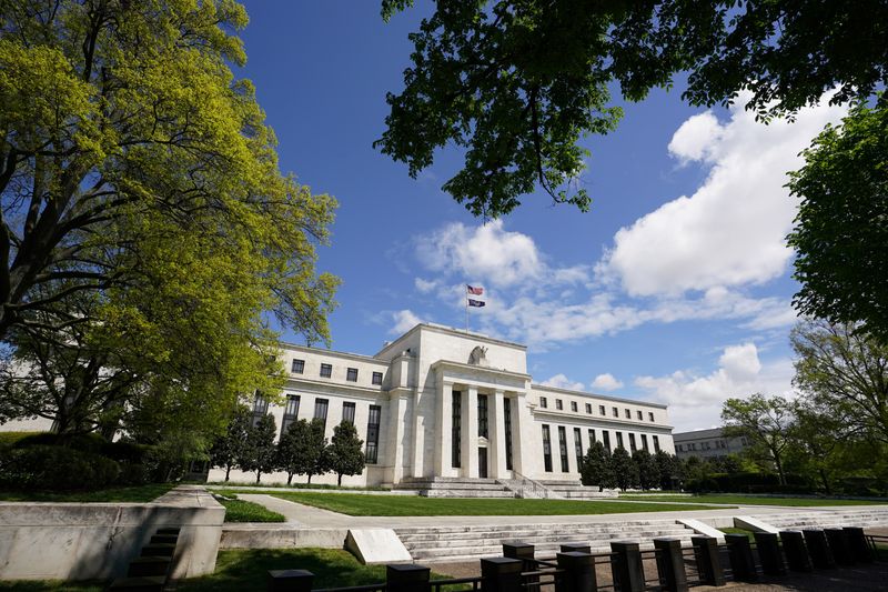 &copy; Reuters. The Federal Reserve building is set against a blue sky, amid the coronavirus disease (COVID-19) outbreak, in Washington, U.S., May 1, 2020. REUTERS/Kevin Lamarque