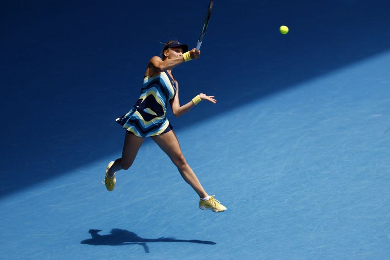 &copy; Reuters. ديانا ياستريمسكا خلال مباراتها أمام فيكتوريا أزارينكا في بطولة أستراليا المفتوحة للتنس في ملبورن يوم الاثنين. تصوير: إيسي كاتو - رويترز.