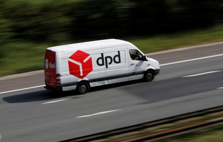 &copy; Reuters. A delivery van from courier service DPD travels along the M56 motorway near Manchester, June 4, 2018. REUTERS/Phil Noble/files