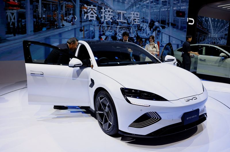 &copy; Reuters.  中国汽車工業協会（ＣＡＡＭ）のデータによると、昨年の中国の自動車輸出台数は４１０万台で、このうち２２％に相当する９１万台を１８の外国ブランドが占めた。ＢＹＤ車、ジャパン