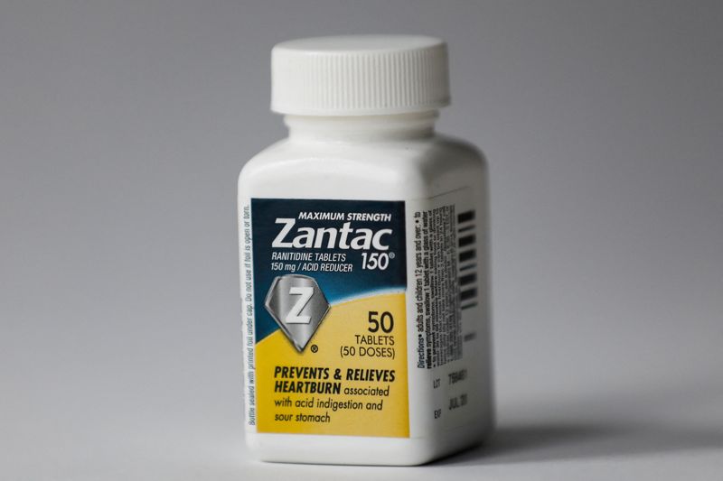 &copy; Reuters. FILE PHOTO: A bottle of Zantac heartburn drug is seen in this picture illustration taken October 1, 2019. REUTERS/Brendan McDermid/Illustration/File Photo