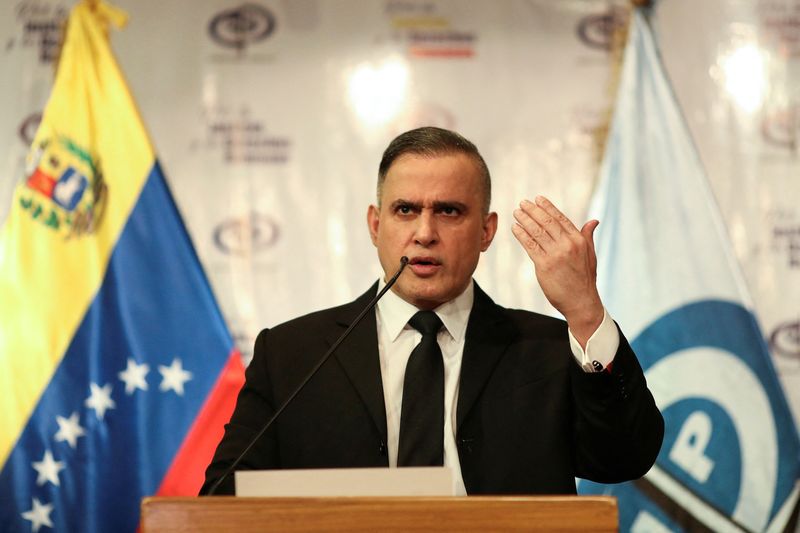 &copy; Reuters. FOTO DE ARCHIVO: El fiscal general de Venezuela, Tarek William Saab, da una rueda de prensa en Caracas Venezuela el 4 de mayo de 2020. REUTERS/Manaure Quintero