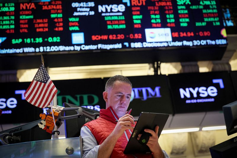 &copy; Reuters. 米国株式市場はＳ＆Ｐ総合５００種が前営業日に続き終値ベースで最高値を更新した。１９日撮影（２０２４年　ロイター/Brendan McDermid/File Photo）