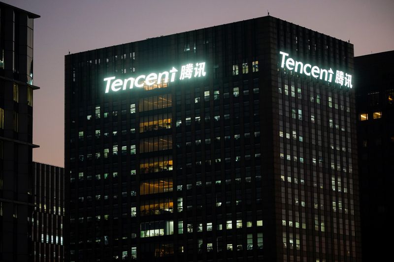 © Reuters. The logo of Tencent is seen at Tencent office in Shanghai, China December 13, 2021. REUTERS/Aly Song/File Photo