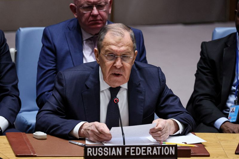&copy; Reuters. وزير الخارجية الروسي سيرجي لافروف يتحدث خلال اجتماع لمجلس الأمن التابع للأمم المتحدة في نيويورك يوم الاثنين . تصوير : برندان مكدرميد - رويتر