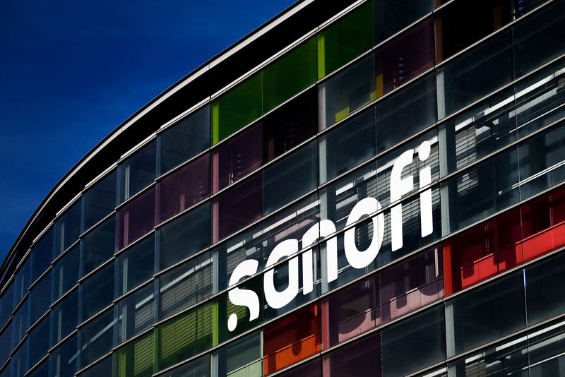 &copy; Reuters. FILE PHOTO: The logo of French drugmaker Sanofi is seen a the Sanofi Genzyme Polyclonals in Lyon, France, September 30, 2023. REUTERS/Gonzalo Fuentes