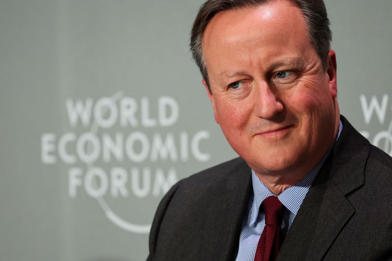 &copy; Reuters. وزير الخارجية البريطاني ديفيد كاميرون خلال الاجتماع السنوي للمنتدى الاقتصادي العالمي في دافوس يوم 17 يناير كانون الثاني 2024. تصوير: دينيس بال