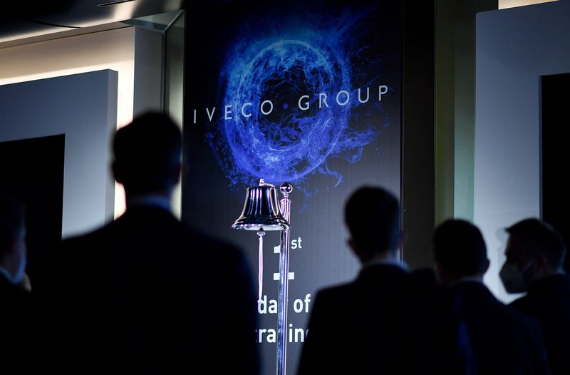 &copy; Reuters. Il logo di Iveco Group alla Borsa di Milano. REUTERS/Daniele Mascolo