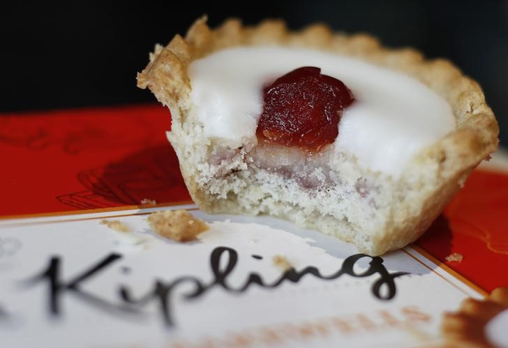 © Reuters. A Mr Kipling Cherry Bakewell is seen in this illustration taken March 30, 2016.  REUTERS/Phil Noble/Illustration