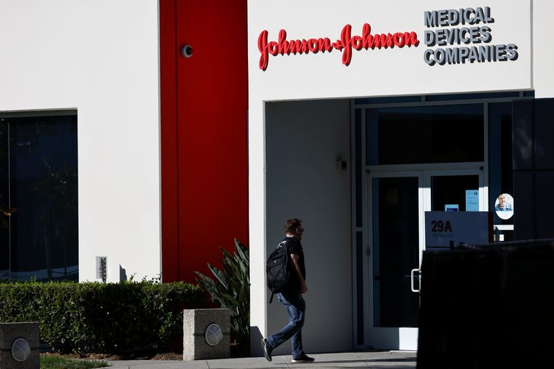 &copy; Reuters. Johnson & Johnson company offices are shown in Irvine, California, U.S., October 14, 2020.   REUTERS/Mike Blake/ File Photo