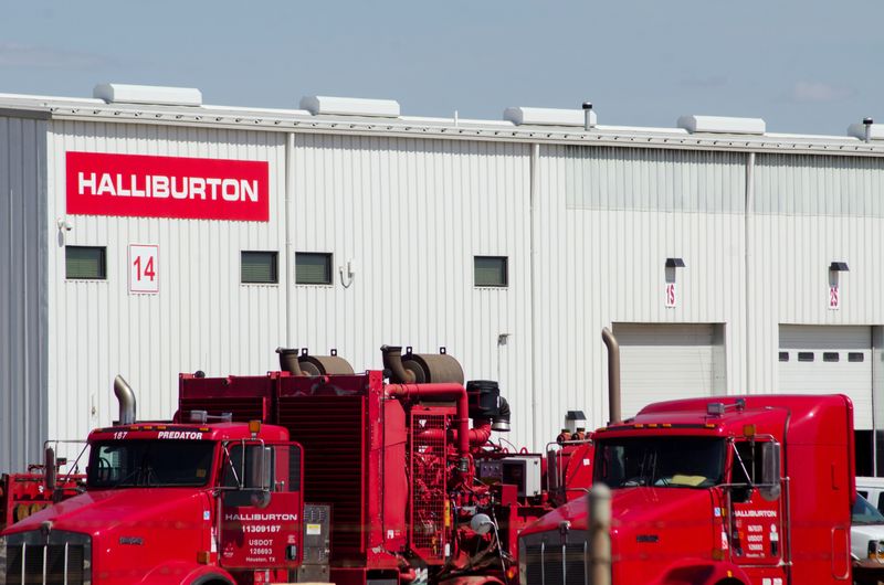 &copy; Reuters. FILE PHOTO:  Oil production equipment is seen in a Halliburton yard in Williston, North Dakota, U.S., April 30, 2016.  REUTERS/Andrew Cullen/File Photo