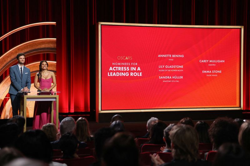 &copy; Reuters. Los actores Zazie Beetz y Jack Quaid presentan el anuncio de las nominaciones a la 96ª edición de los Oscars, en Beverly Hills, California, Estados Unidos. 23 de enero de 2024. REUTERS/Mario Anzuoni