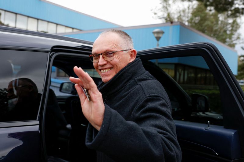 &copy; Reuters. Stellantis CEO Carlos Tavares gestures after a press conference, on the day he visits the Sevel automaker's plant, Europe's largest van-making facility, in Atessa, Italy, January 23, 2024. REUTERS/Remo Casilli