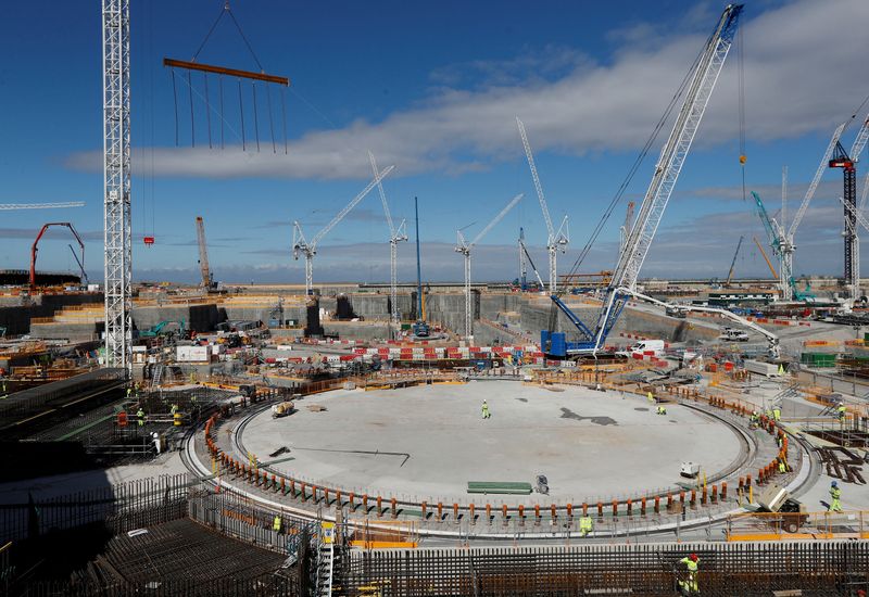 &copy; Reuters. Chantier d'un réacteur nucléaire sur le site de la centrale nucléaire de Hinkley Point C, près de Bridgwater, en Grande-Bretagne. /Photo d'archives prise le 12 septembre 2019/REUTERS/Peter Nicholls