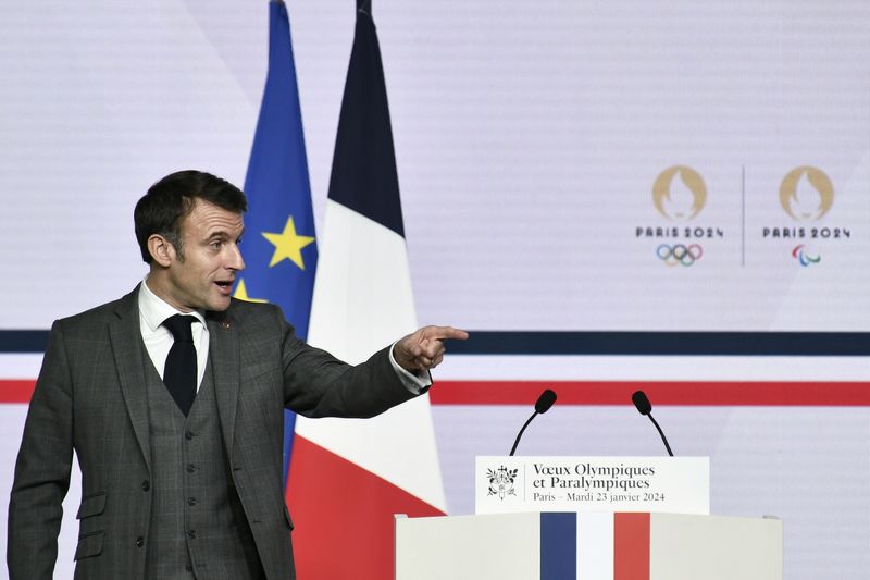 &copy; Reuters. الرئيس الفرنسي إيمانويل ماكرون يلقي خطابا في المعهد الوطني الفرنسي للرياضة والأداء في باريس يوم الثلاثاء. صورة لرويترز من ممثل لوكالات الأ