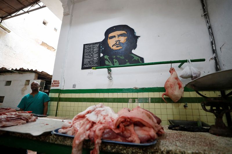© Reuters. Meat is on display for sale at a market, in Havana, Cuba January 23, 2024. REUTERS/Yander Zamora