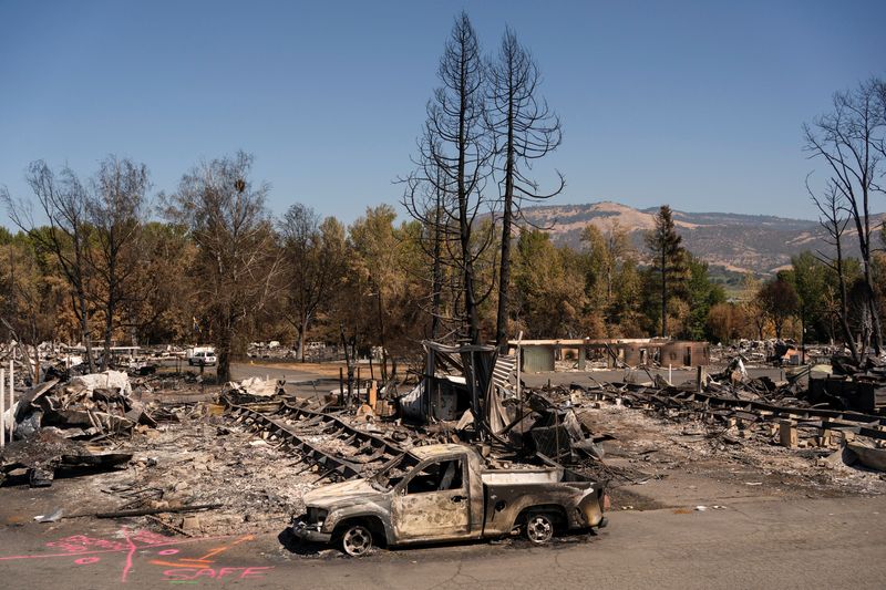 &copy; Reuters. A burned tuck sits in front of burned homes in a mobile home park that was destroyed by wildfire in Phoenix, Oregon, U.S. September 20, 2020. REUTERS/David Ryder/File Photo