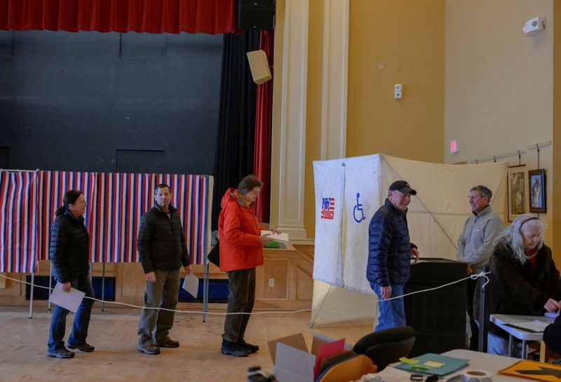&copy; Reuters. Voters stand in line during New Hampshire's first-in-the-nation U.S. presidential primary election at the Medallion Opera House in Gorham, New Hampshire, U.S., January 23, 2024. REUTERS/Faith Ninivaggi
