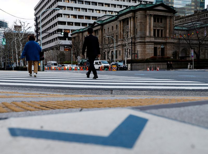 &copy; Reuters. FILE PHOTO: People walk in front of the Bank of Japan building in Tokyo, Japan January 23, 2024. REUTERS/Kim Kyung-Hoon/File Photo
