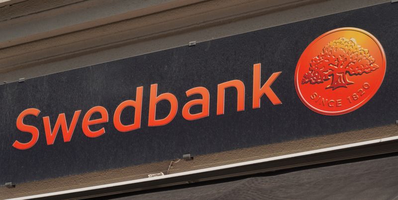 &copy; Reuters. FILE PHOTO: The Swedbank logo is seen outside a branch in central Stockholm, Sweden,  July 18, 2023. REUTERS/Tom Little/File Photo