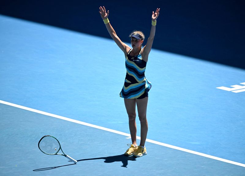 &copy; Reuters. ديانا ياستريمسكا تحتفل بفوزها على ليندا نوسكوفا في بطولة أستراليا المفتوحة للتنس يوم الأربعاء. تصوير: تريسي نيرمي - رويترز.